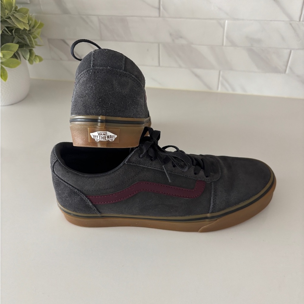 Vans Men's Gray Suede Low-Top Sneakers with Burgundy Stripe - Size 8.5 -
